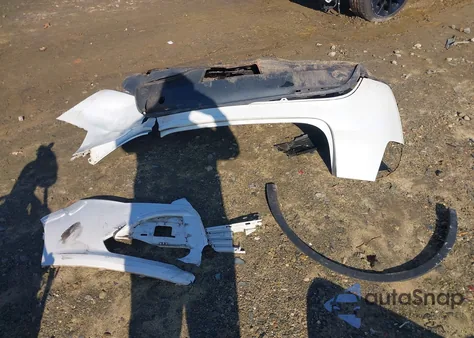 2023 Tesla Model Y Awd/Long Range Dual Motor All-Wheel Drive z USA, uszkodzony, nr VIN 7SAYGDEE5PF635160